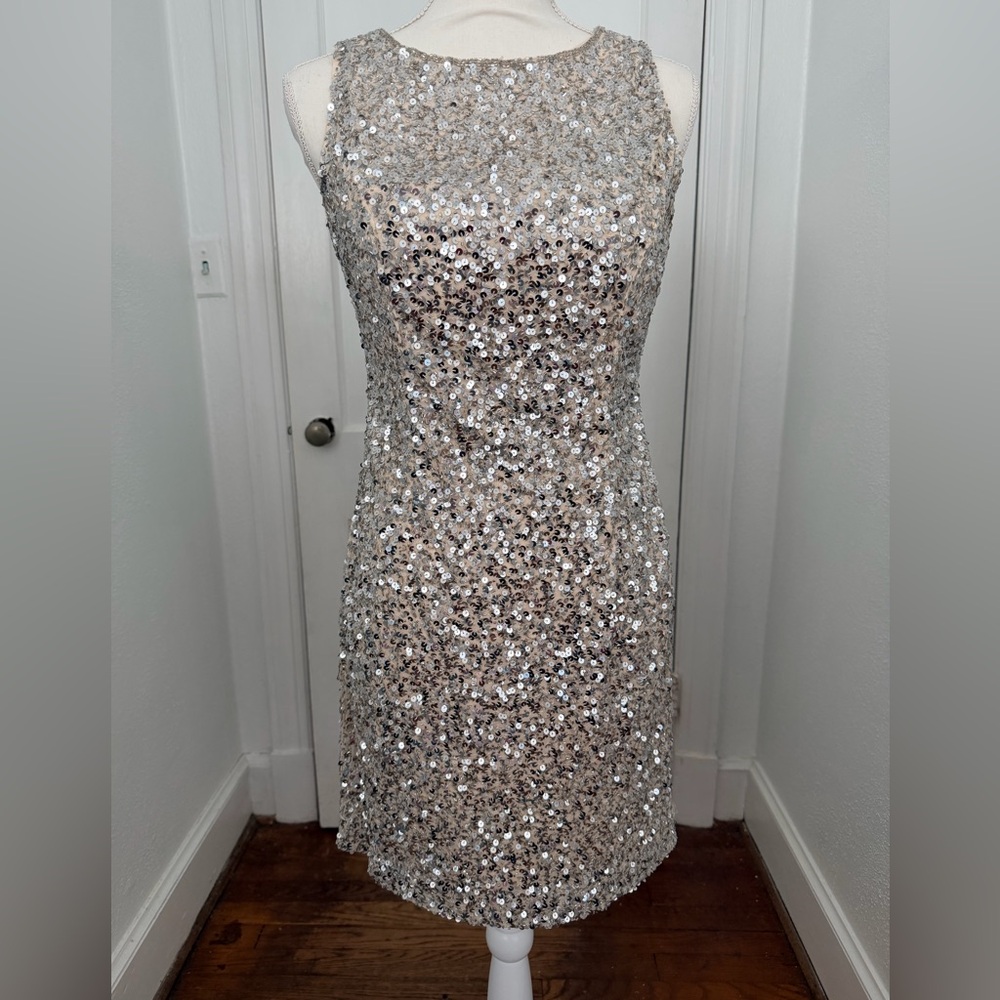 Mac Duggal silver sequined cocktail dress women’s 4